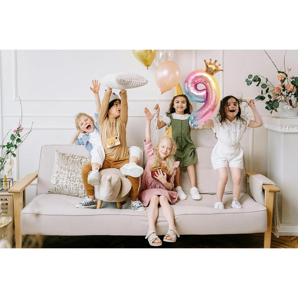Balon Aniversar Cifra 9, Figurina din Folie Metalizata cu Coronita, Design Gradient Multicolor, Umflare cu Aer sau Heliu, 80 cm