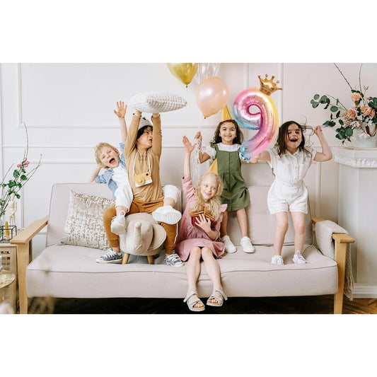Balon Aniversar Cifra 9, Figurina din Folie Metalizata cu Coronita, Design Gradient Multicolor, Umflare cu Aer sau Heliu, 80 cm