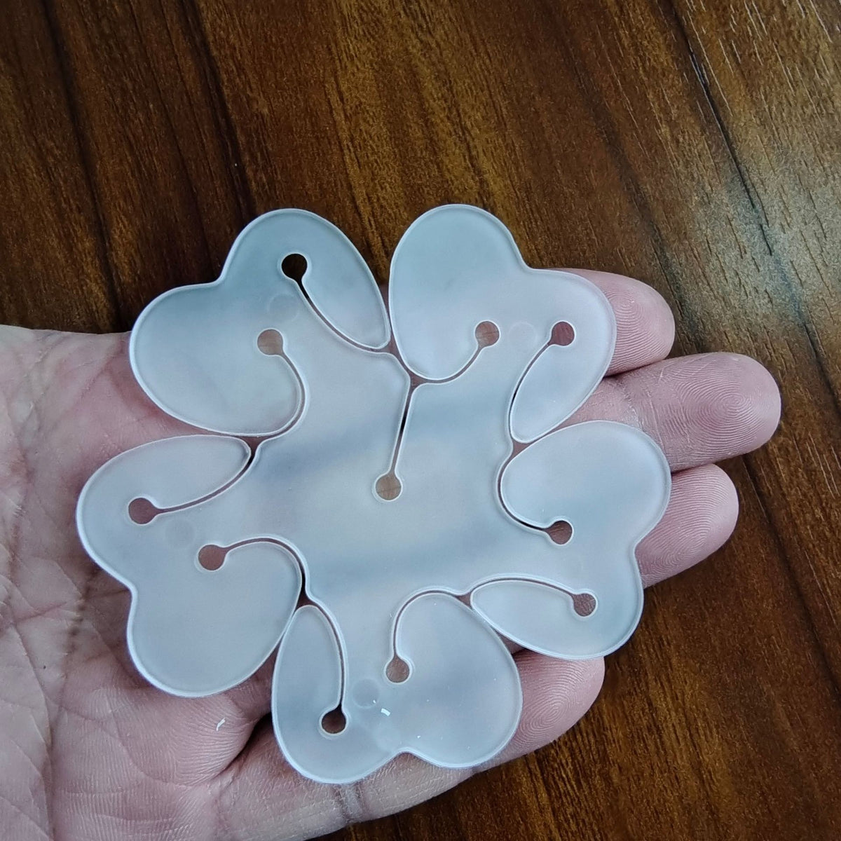 Suport Baloane Model Floare, Dispozitiv Organizare cu Doua Straturi, Plastic Rezistent, Capacitate 11 Baloane, 8x8 cm, Alb