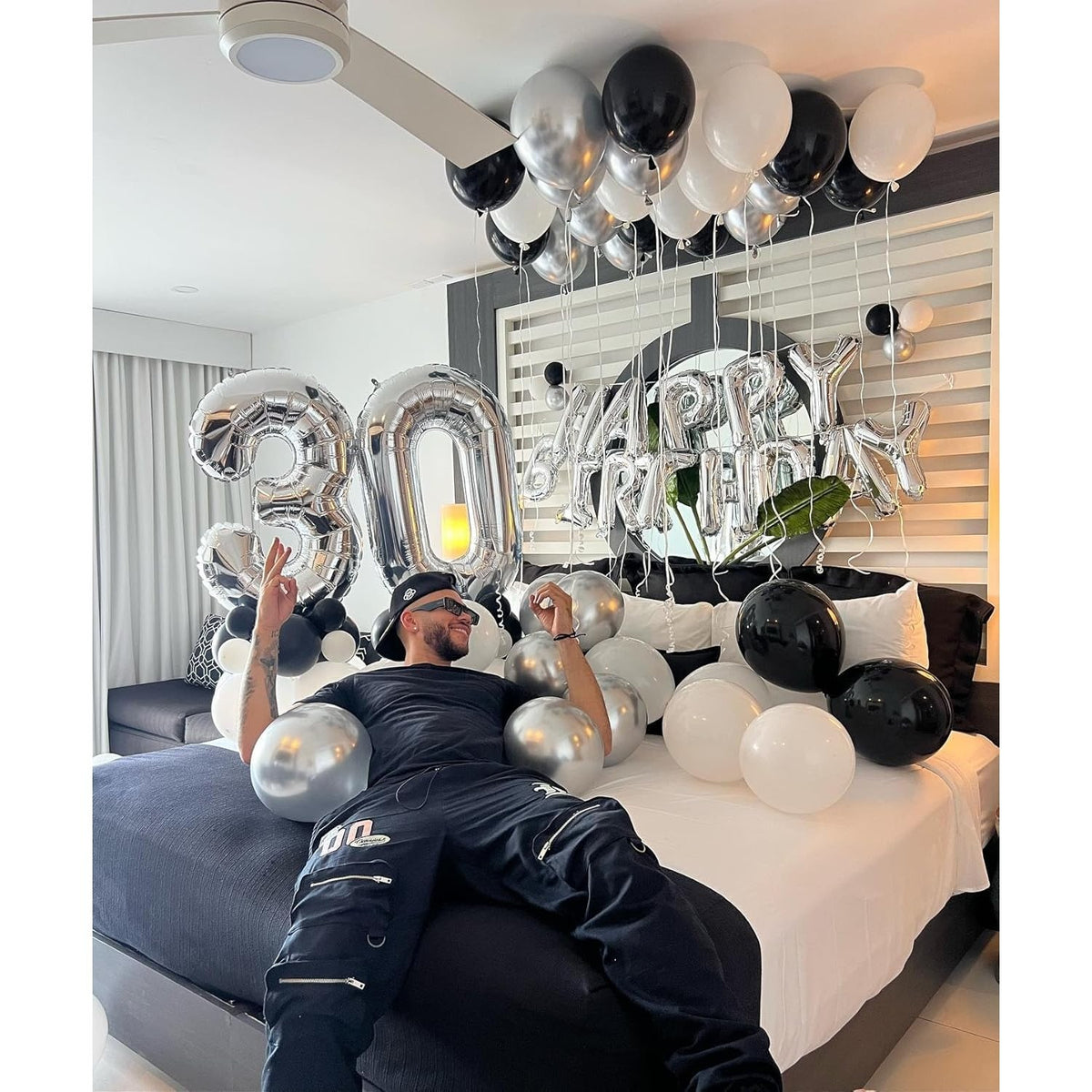 Balon Aniversar Cifra 3, Figurina Gigant pentru Petrecere, Folie de Aluminiu Metalizata, Umflare Aer sau Heliu, Pai Inclus, 100 cm, Argintiu
