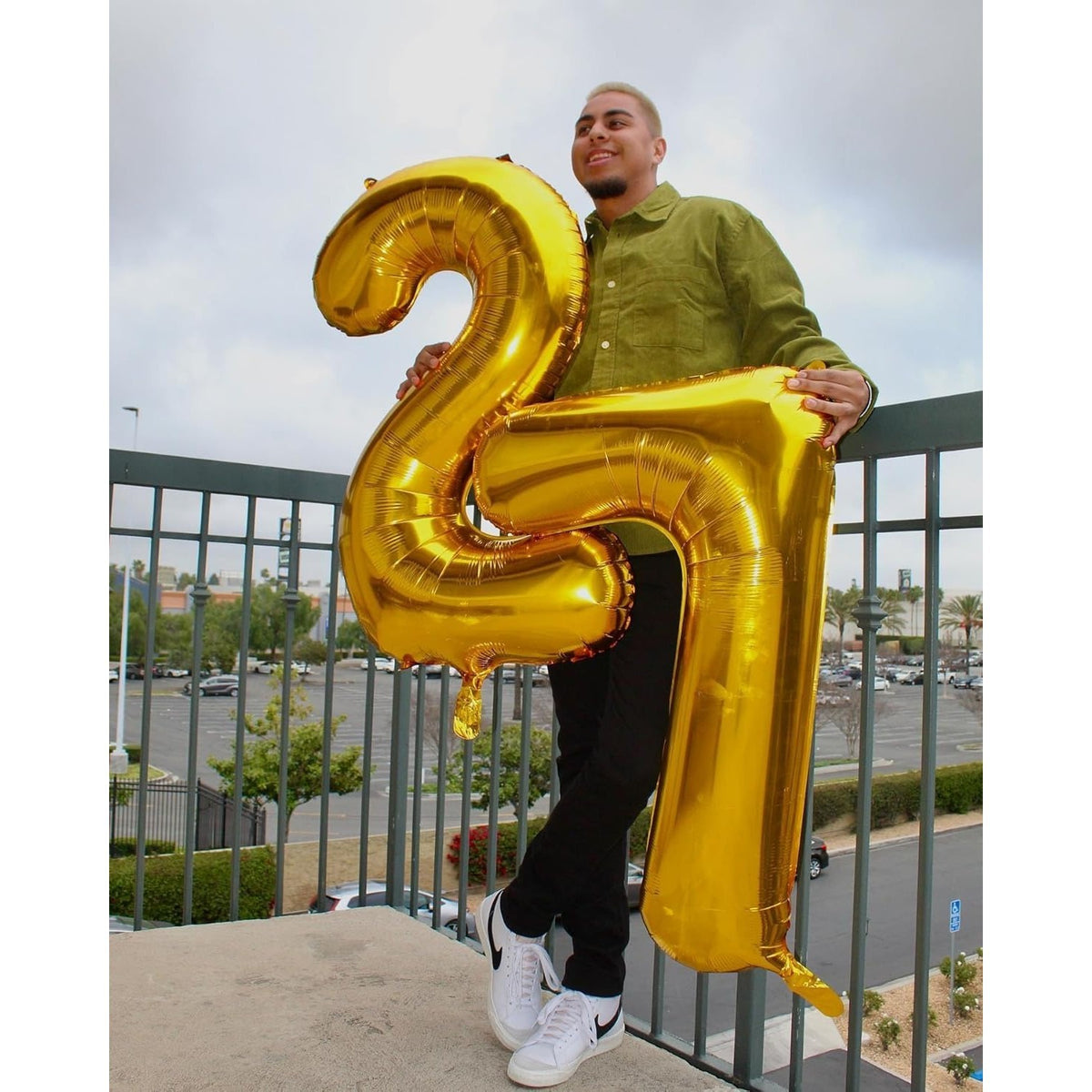 Balon Aniversar Cifra 2, Figurina Gigant din Folie Metalizata, Umflare Aer sau Heliu, Include Pai, Inaltime 100 cm, Auriu