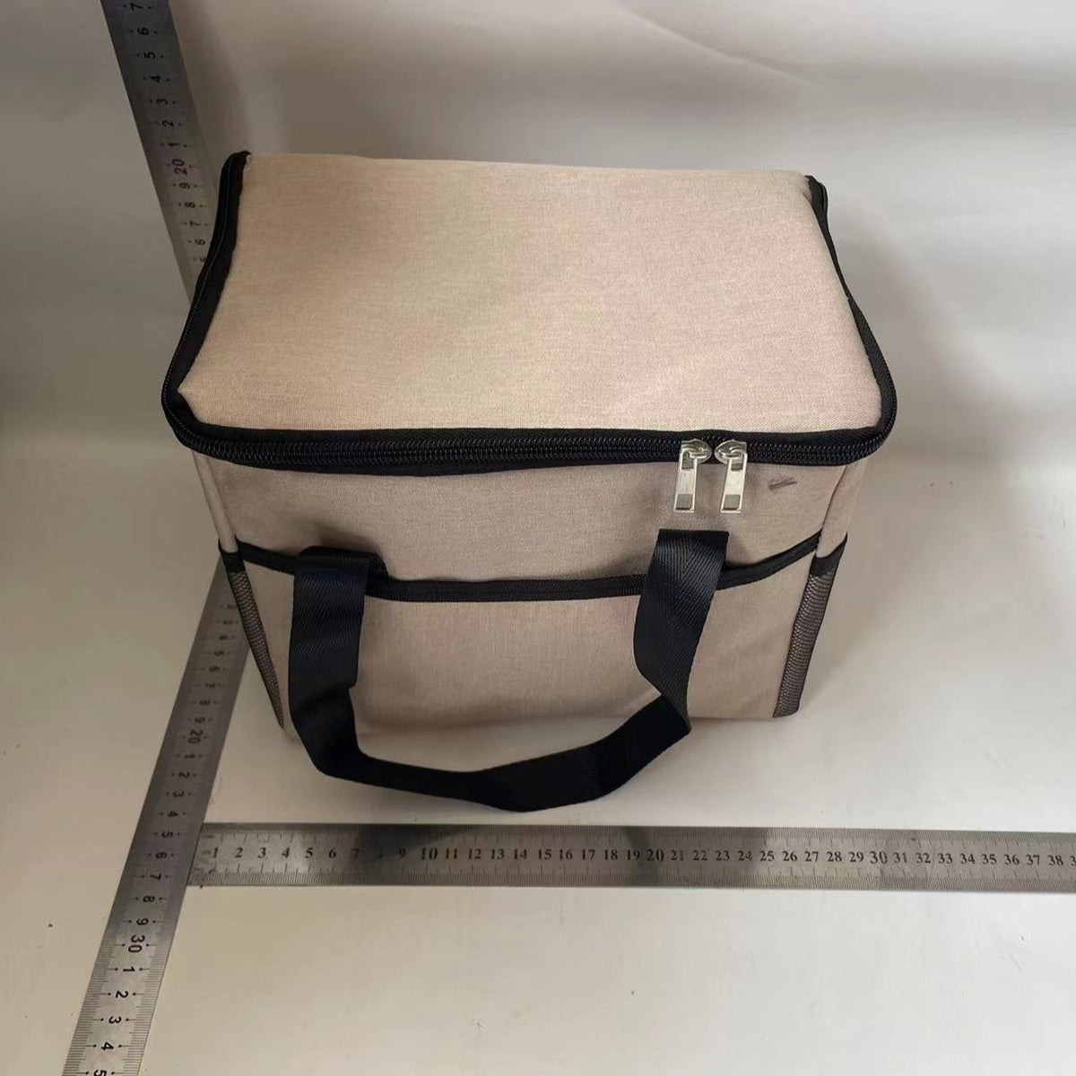 Geanta Termica pentru Pranz si Picnic, Compartiment Telefon si Tacamuri, Interior Izolat, Material Impermeabil, 24 x 18 x 21 cm, Crem