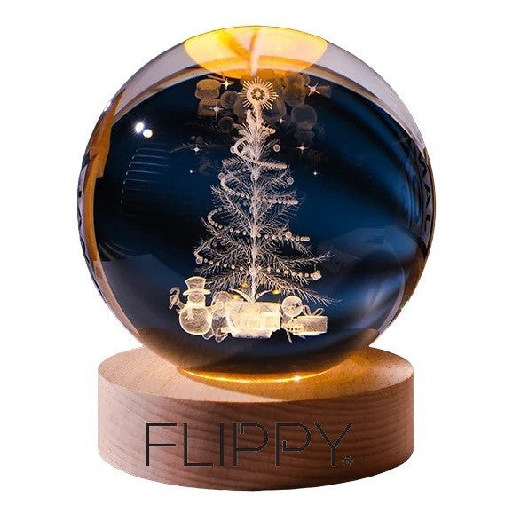 Lampă LED Decorativă, Bilă de Cristal 3D cu Model Brad de Crăciun, Gravură Laser, Suport din Lemn, Alimentare USB, Lumină Alb Cald, 6 cm