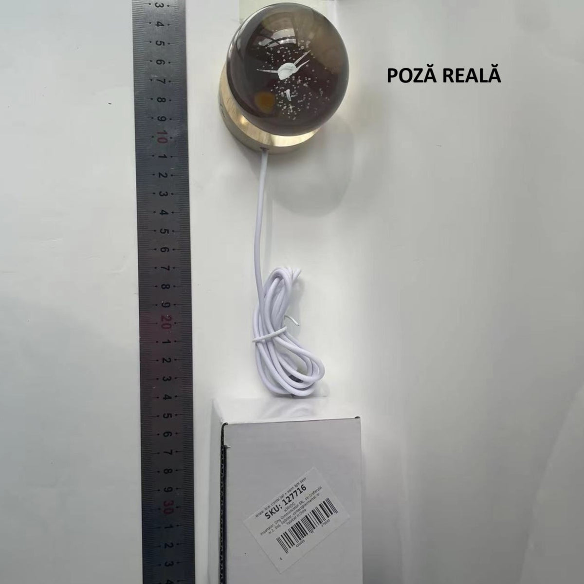 Lampa LED Decorativa cu Bila de Cristal 3D, Model Balena Gravata Laser, Lumina de Noapte pentru Copii, Suport din Lemn, Alimentare USB, 6 cm, Alb Cald