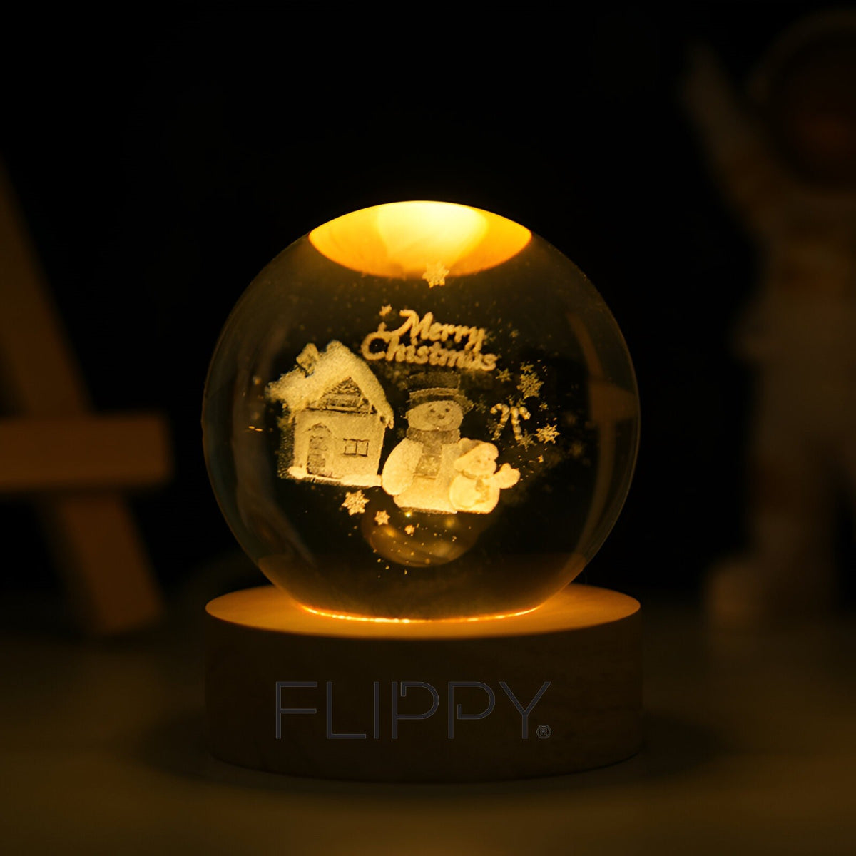 Lampă LED Decorativă Cu Bilă Din Cristal 3D, Model Merry Christmas Gravat Laser, Suport Din Lemn, Alimentare USB, Lumină Alb Cald, 6 cm