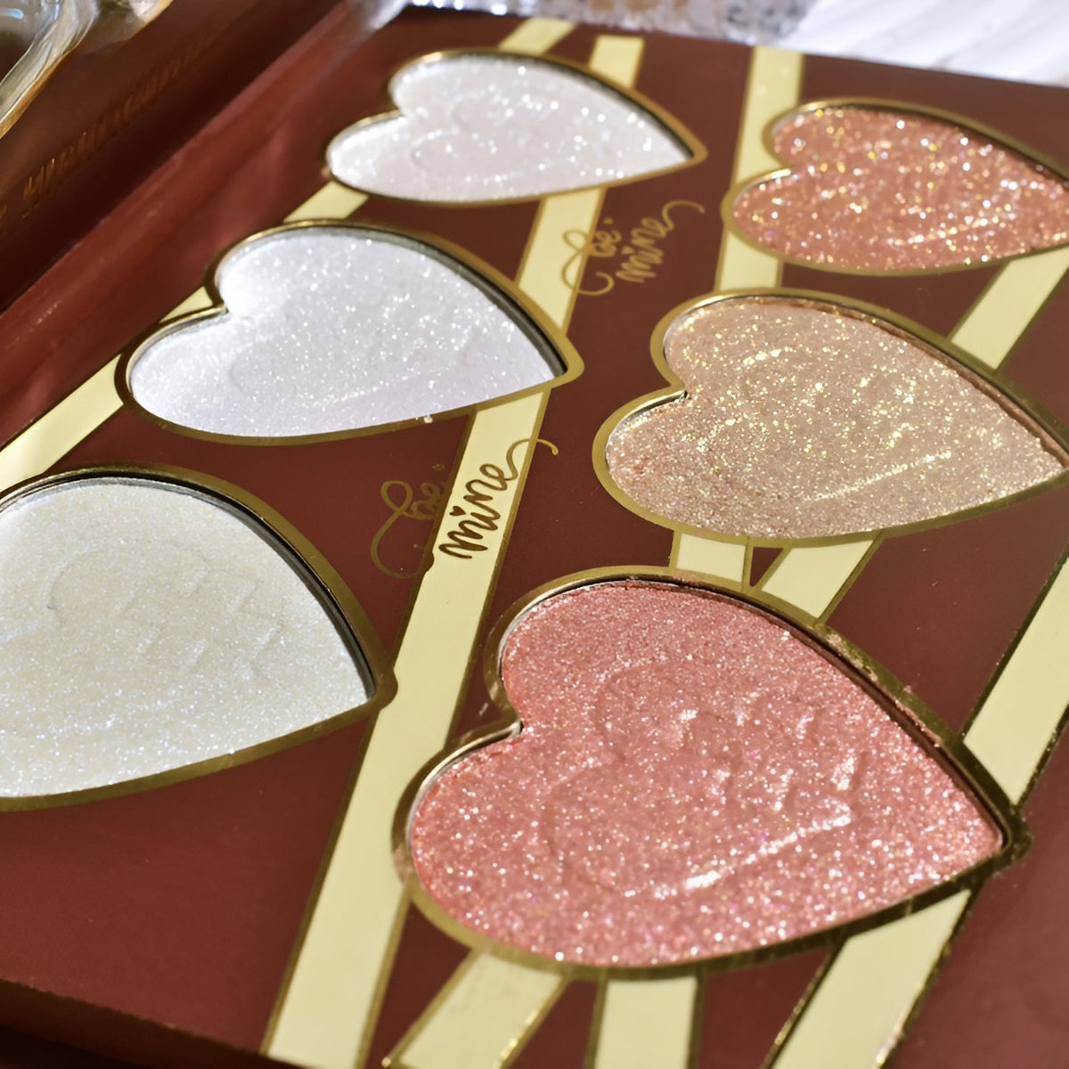 Kevin & Coco Paleta Iluminatoare Be Mine, 6 Nuante Calde Coapte, Pudra Iluminatoare pentru Fata si Corp, Varianta A, Nude, 140 g