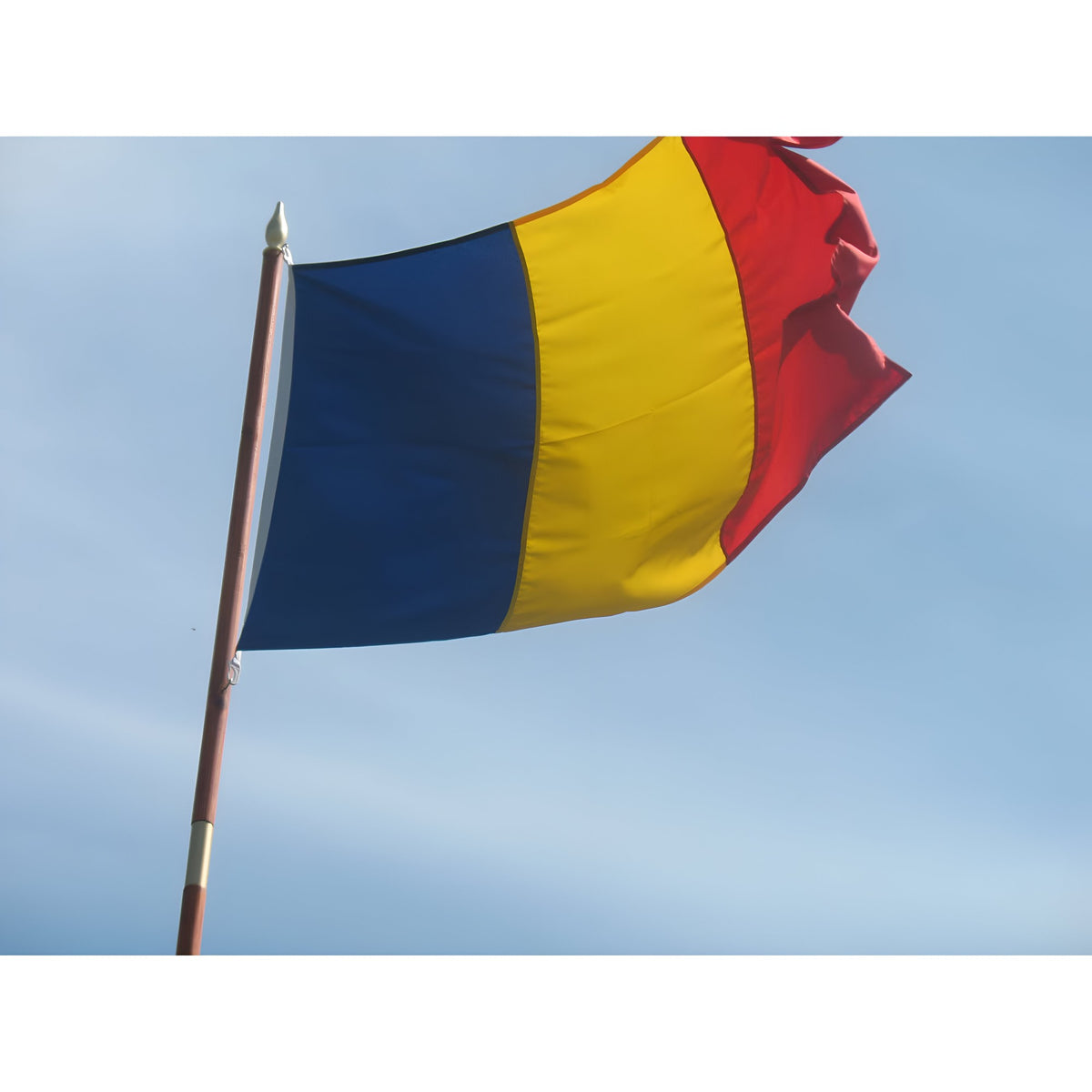 Steag Tricolor Romania, Drapel National cu Benzi Verticale, Material Textil Lavabil, Sistem de Prindere pe Suport, 30x45 cm