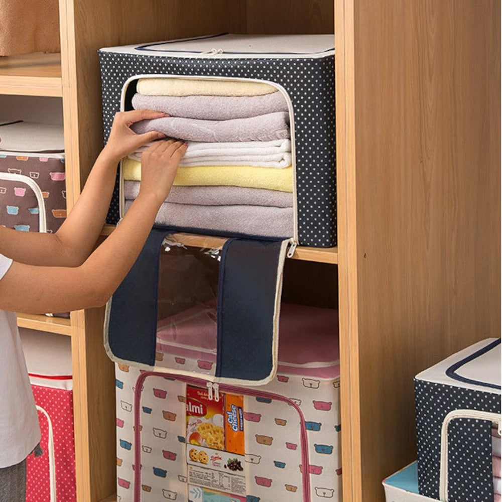 Cutie Depozitare Pliabila 100 L, Organizator Haine si Lenjerie cu Cadru Metalic Stivuibil, Material Oxford Impermeabil, Fereastra Transparenta si Fermoar Dublu, 60x42x40 cm, Albastru Marin cu Buline