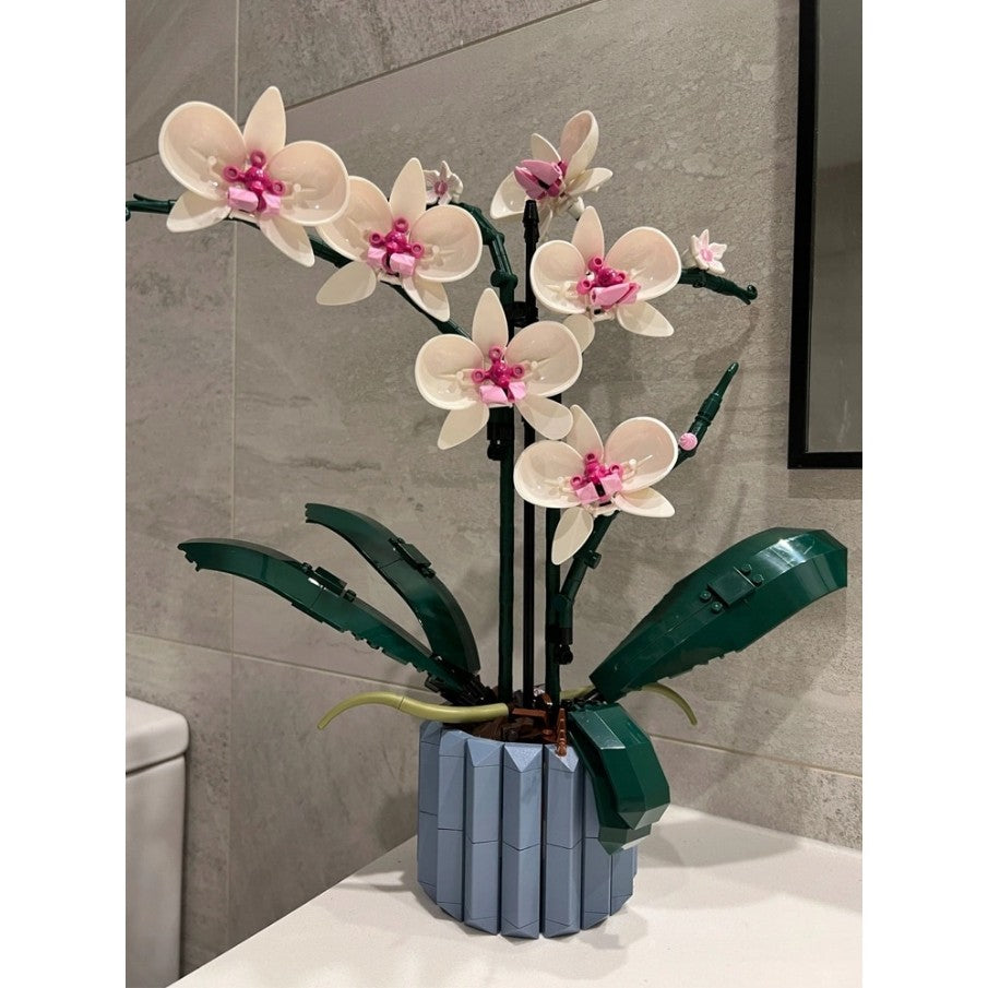 Set de Constructie Orhidee in Ghiveci, Ornament Floral Creativ cu Tulpini Mobile, Plastic ABS, 608 Piese, Multicolor, 31x21.5 cm