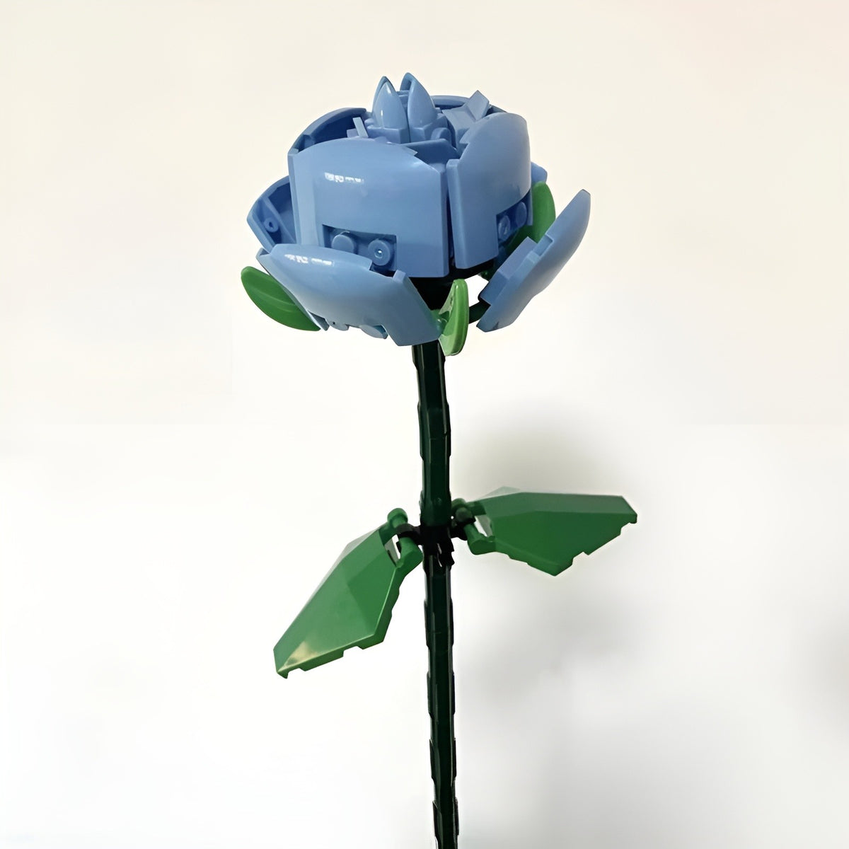 Set de Constructie Trandafir Albastru, Floare Ornamentala din Blocuri Tip Puzzle, Plastic ABS, Model Blue Rose, 14 Ani+, 69 Piese, 25x8x4 cm
