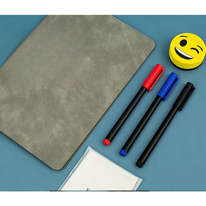Agenda Reutilizabila A5 cu Pagini Tip Tabla, Stergere Uscata, Coperta Piele Ecologica, Include 3 Markere, Burete si Laveta, 24 x 16.5 cm, Maro