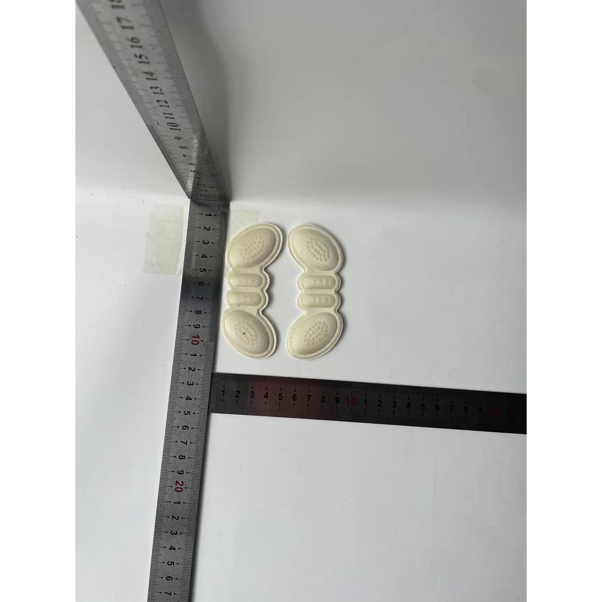 Set 2 Branturi pentru Calcai, Protectii Autoadezive Antiderapante, Pernute din Burete Moale pentru Ajustarea Incaltamintei, Marime Universala, Crem