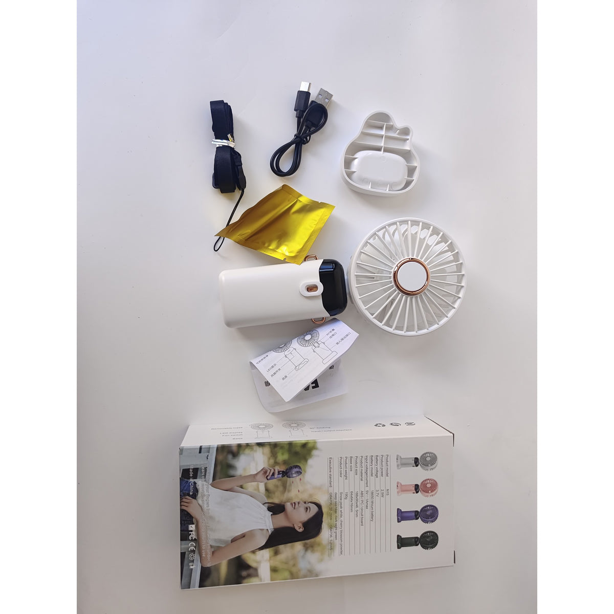 Ventilator Portabil 3 in 1 cu Aromaterapie, Ecran LCD si 5 Trepte de Viteza, Incarcare USB Tip C, Acumulator 12h, Design Pliabil pentru Mana, Birou sau Gat, Alb