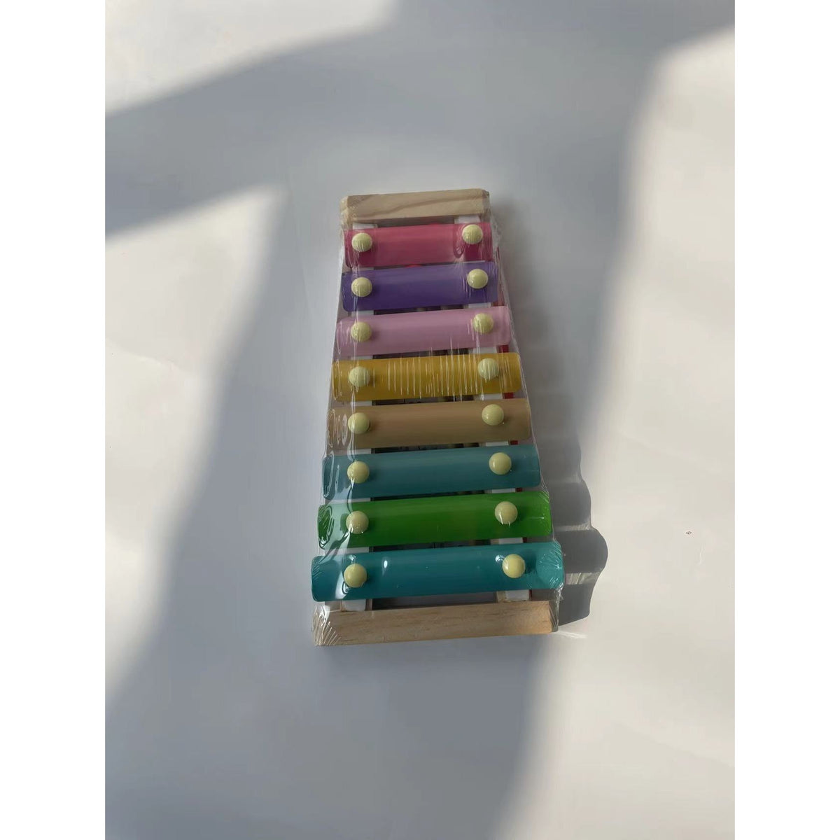 Xilofon Jucarie Muzicala, 8 Note Metalice, Instrument Educativ din Lemn, Dezvoltare Abilitati Motorii, Include 2 Bete Percutie, 4-6 Ani, Multicolor Pastel