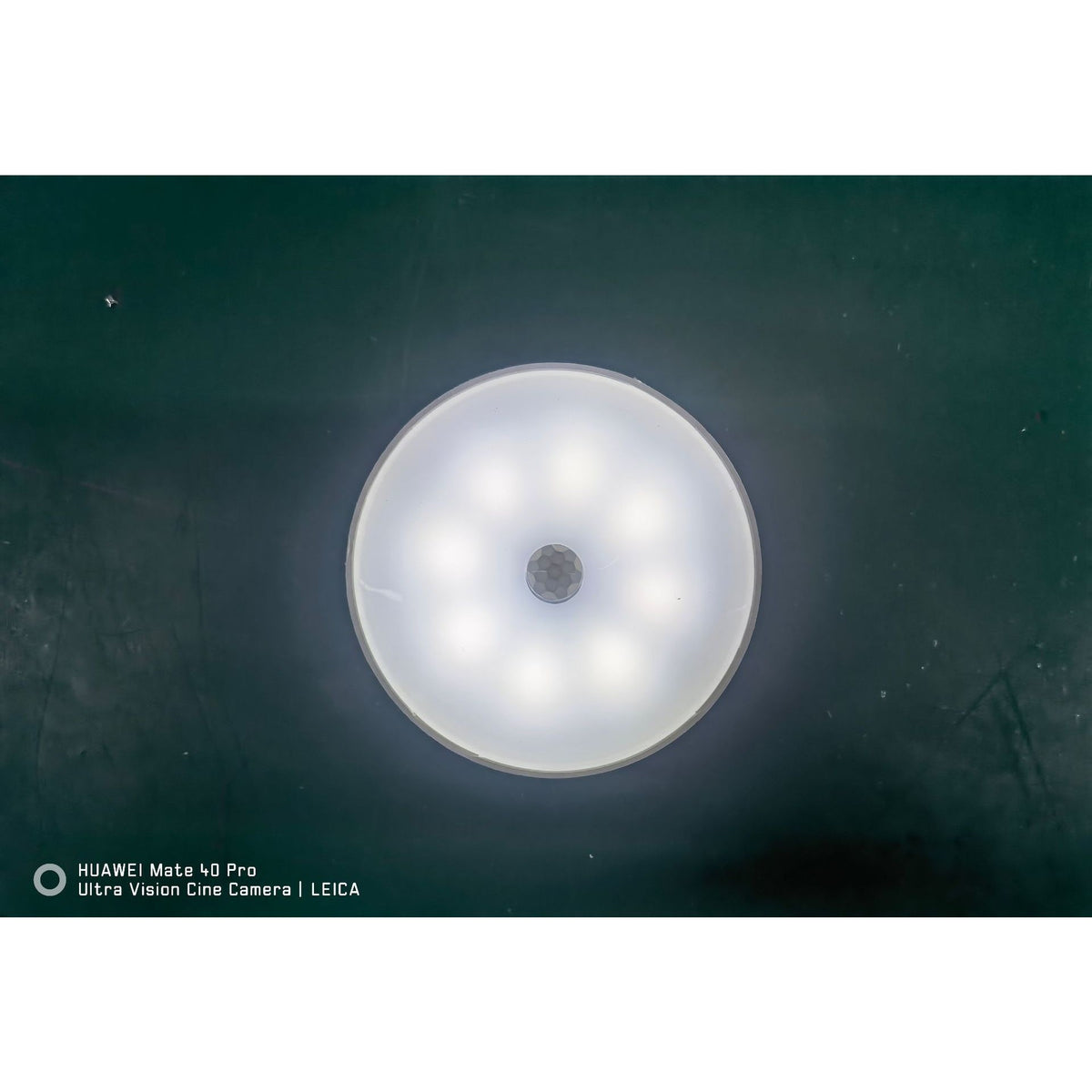 Lampa de Veghe LED cu Senzor de Miscare, Lumina Calda si Rece Selectabila, Incarcare USB, Acumulator 300mAh, Prindere Magnetica, 0.6W, Design Rotund, Alb, 8.5x2.3 cm