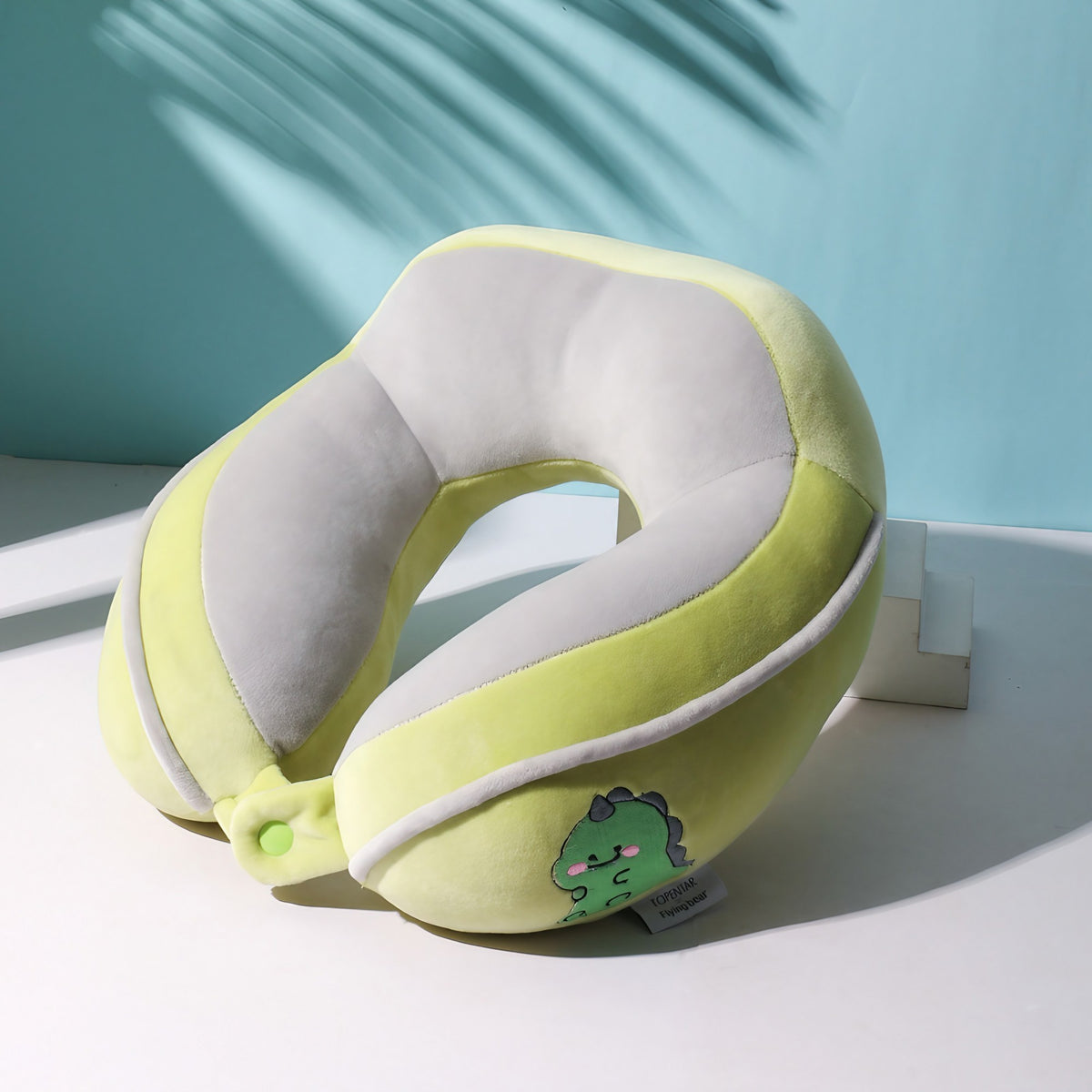 Perna de Calatorie pentru Gat si Cap, Suport Cervical cu Prindere prin Capsa, Umplutura Bumbac, Model Brodat Crocodil, Verde, 28x28x10 cm