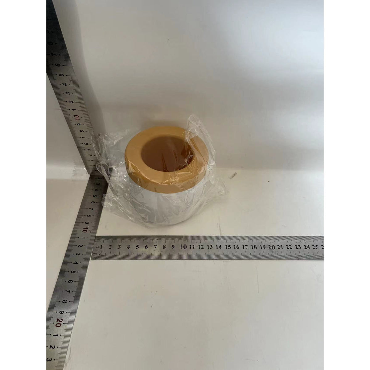 Forma de Gheata Cilindrica cu Capac, Matrita Silicon Tip Frapiera pentru 60 Cuburi, Fara BPA, 9x8.5x8 cm, Galben