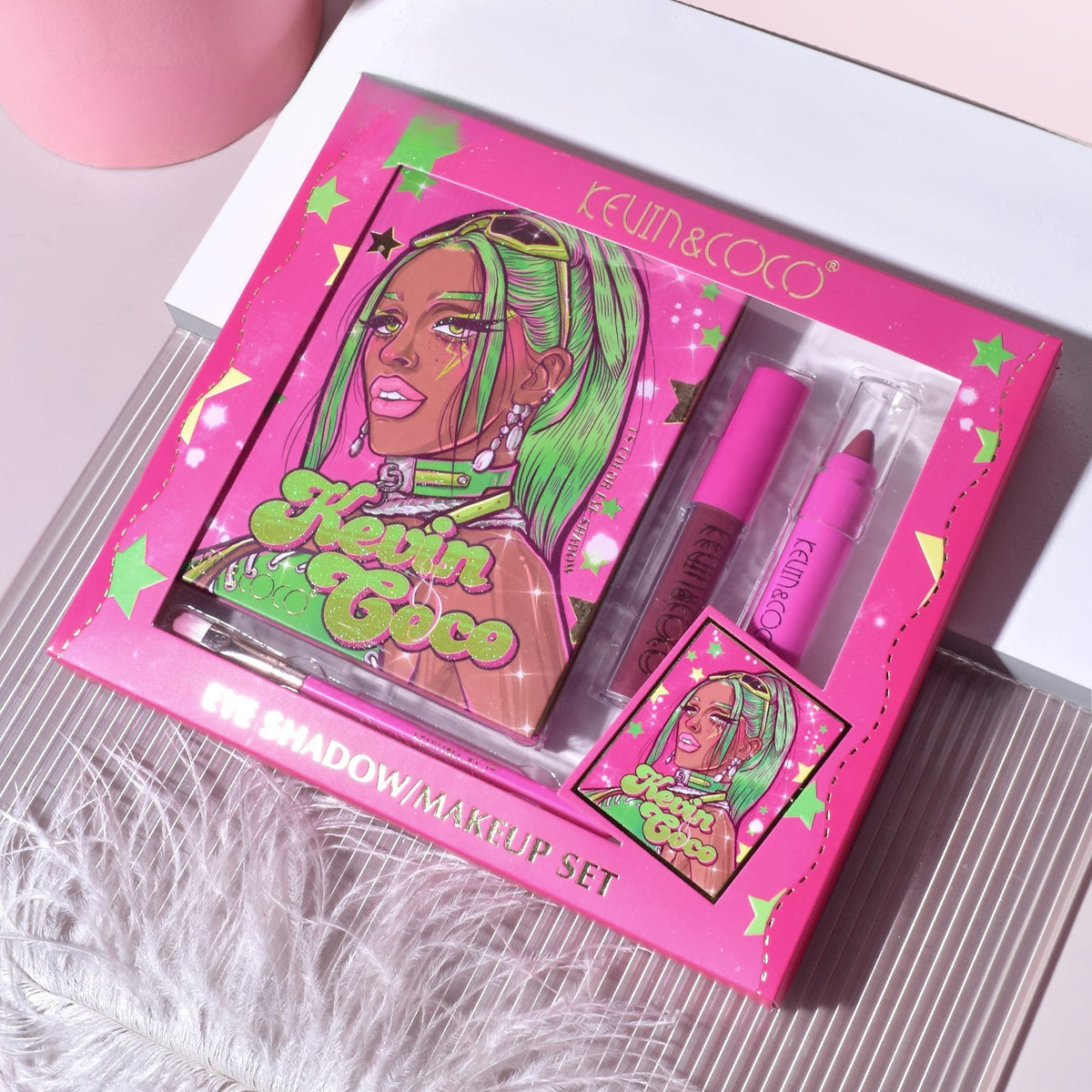 Kevin & Coco Set Machiaj Green Cool Girl, Trusa Completa cu 12 Farduri de Ochi, 4 Iluminatoare, Contur, Rujuri si Pensula, 18 Culori, Multicolor, 210 g