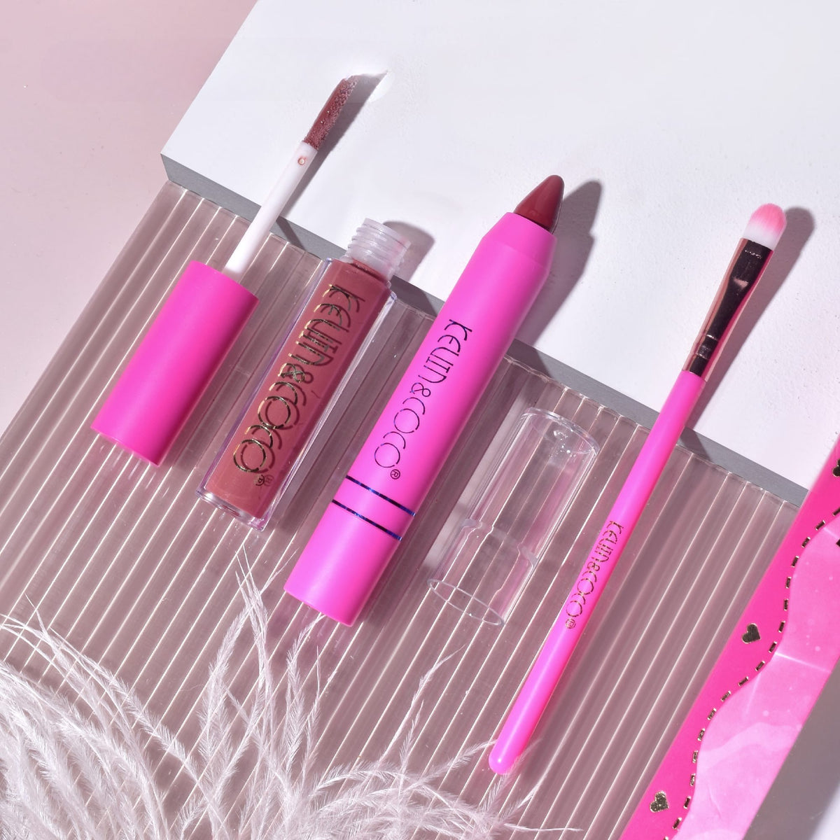 Kevin & Coco Set Machiaj Complet, Trusa Pink Loving-heart Leopard Girl cu 12 Farduri Ochi, 4 Iluminatoare, 2 Contururi Cremoase, 2 Rujuri si Pensula, 18 Culori, Multicolor