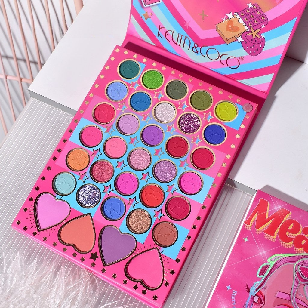 Kevin & Coco Trusa de Machiaj Completa Mean Girl Heart, Paleta Fard de Pleoape, Iluminator si Blush Cremos, Texturi Mate si Glitter, 96 Culori, 21 x 15.7 x 2.4 cm
