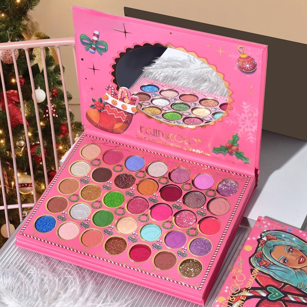 Kevin & Coco Trusa de Machiaj Snowy Christmas, Paleta Farduri de Pleoape cu 70 Culori Mate Sidefate si Glitter, Formula Non-Toxica Cruelty-Free, Compacta, 22.5 x 17 x 2 cm, Multicolor