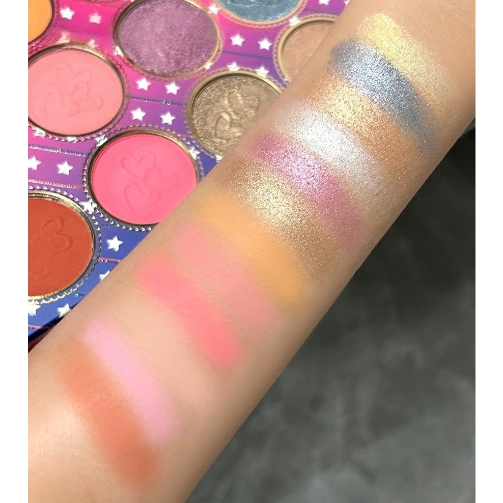 Kevin & Coco Trusa Machiaj Completa Cool Girl Book, Paleta Farduri de Pleoape, Blush si Iluminator, 82 Culori Mate Sidefate si Glitter, Cruelty-Free, 16 x 21.5 x 2.5 cm