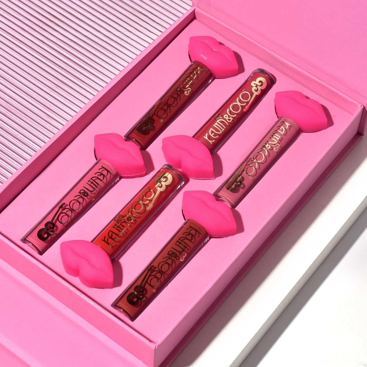 Kevin & Coco Set de Buze Punk Rock, Colectie 6 Gloss-uri de Buze cu Aspect Catifelat si Lucios, Formula Non-Toxic Cruelty Free, Cutie Cadou 19.3 x 12 cm, Roz si Maro