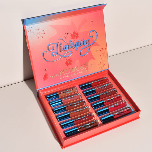 Kevin & Coco Set de Buze Caramel Pie, Colectie 12 Gloss-uri si Rujuri Lichide Mate si Lucioase, Formula Cruelty-Free si Non-Toxica, Cutie Cadou, Multicolor, 24 x 18.5 x 3.4 cm