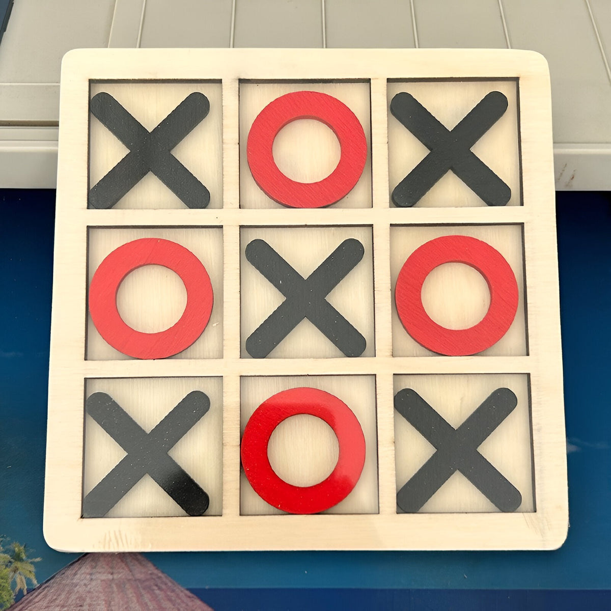 Jucarie Educativa si Interactiva Tic Tac Toe din Lemn tip Montessori, Berbis, X si O, 9 Piese, 14.3x14.3 cm, Negru Rosu