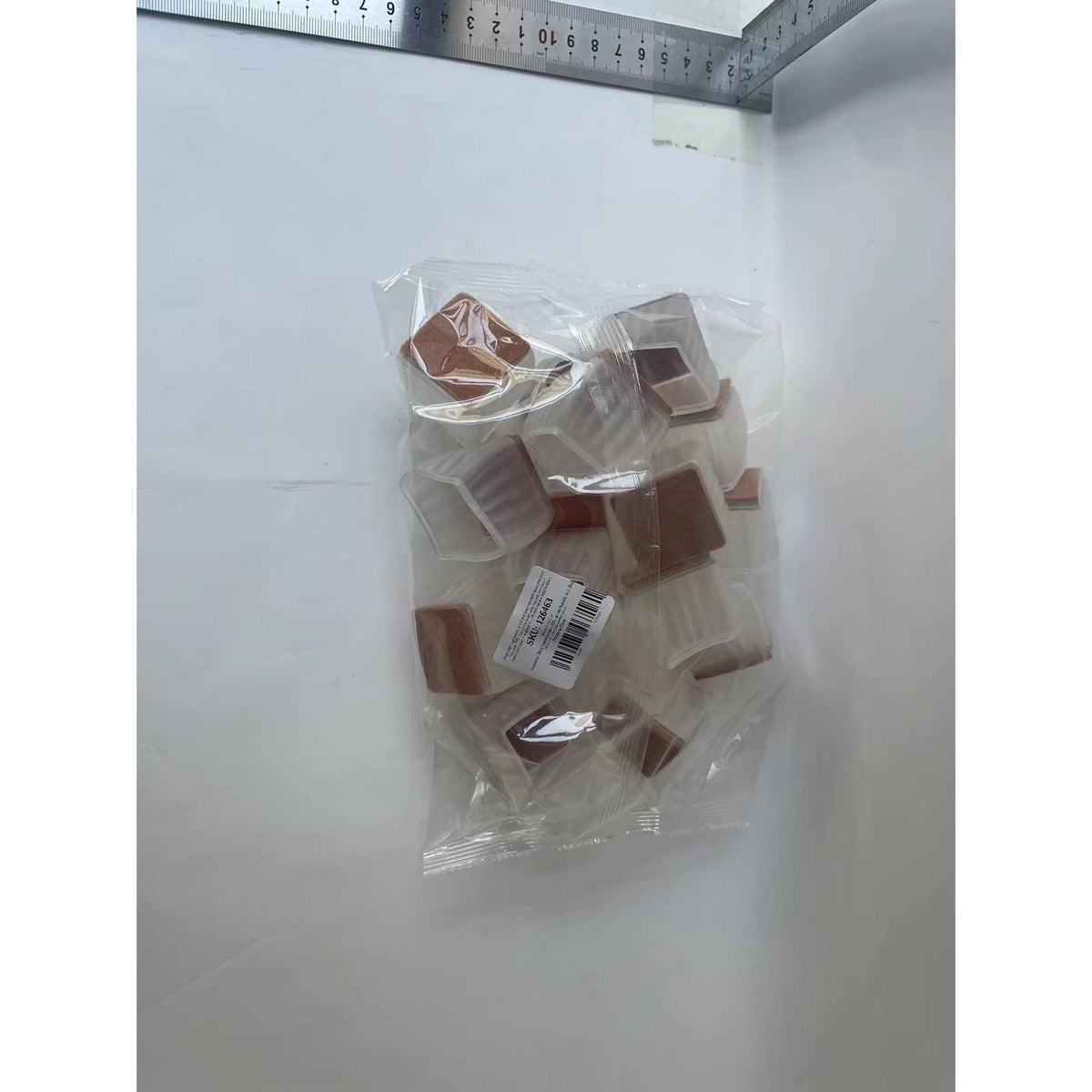 Set 16 Protectii din Silicon pentru Picioare Scaun si Podea, Protectie Antizgarieturi si Antizgomot, Forma Patrata, Material Flexibil, Transparent, 16 Bucati
