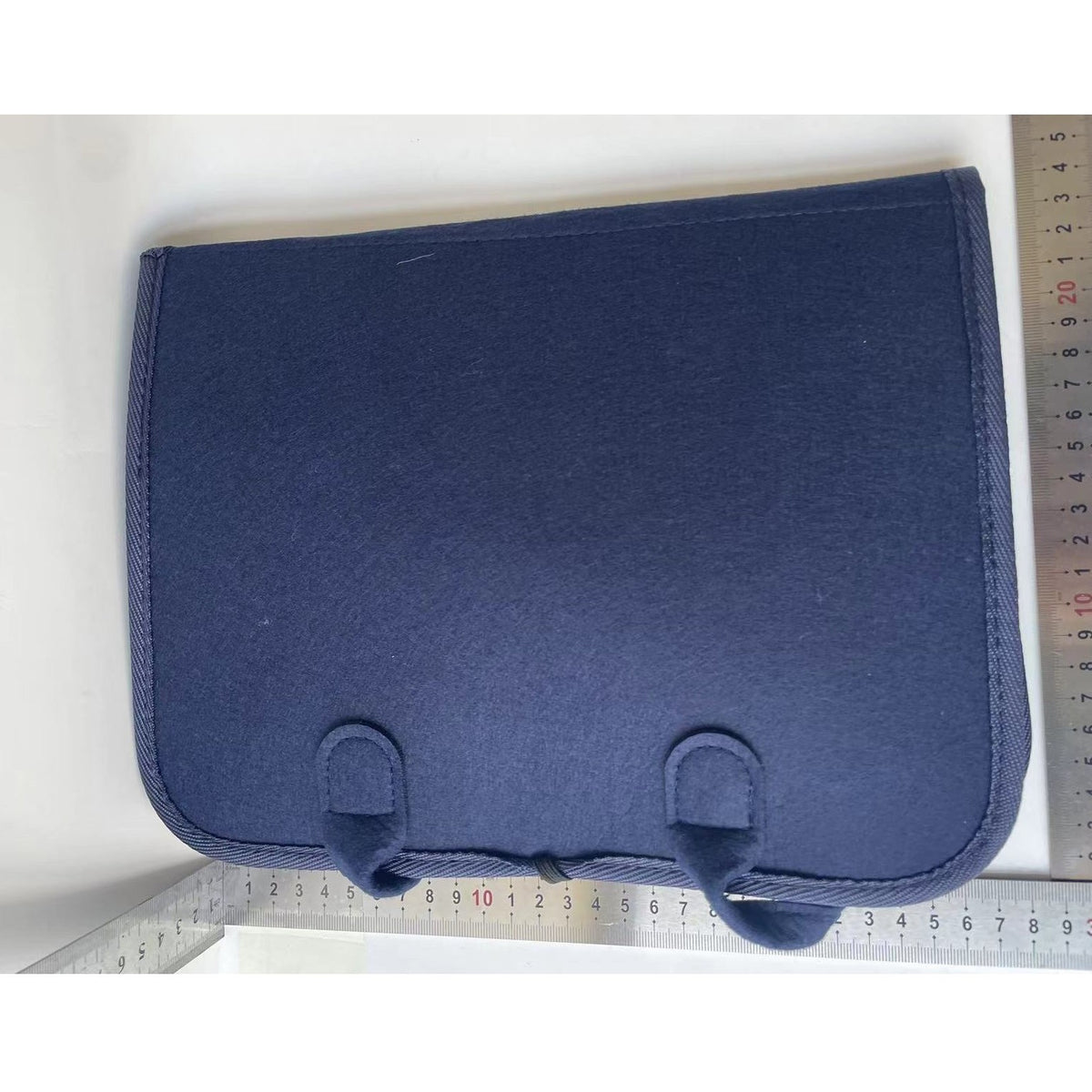 Carte Senzoriala Educativa Montessori, Jucarie Portabila Tip Geanta pentru Dezvoltare Abilitati Motorii Fine, Material Fetru Moale, 2 Pagini, 28x22x3 cm, Albastru