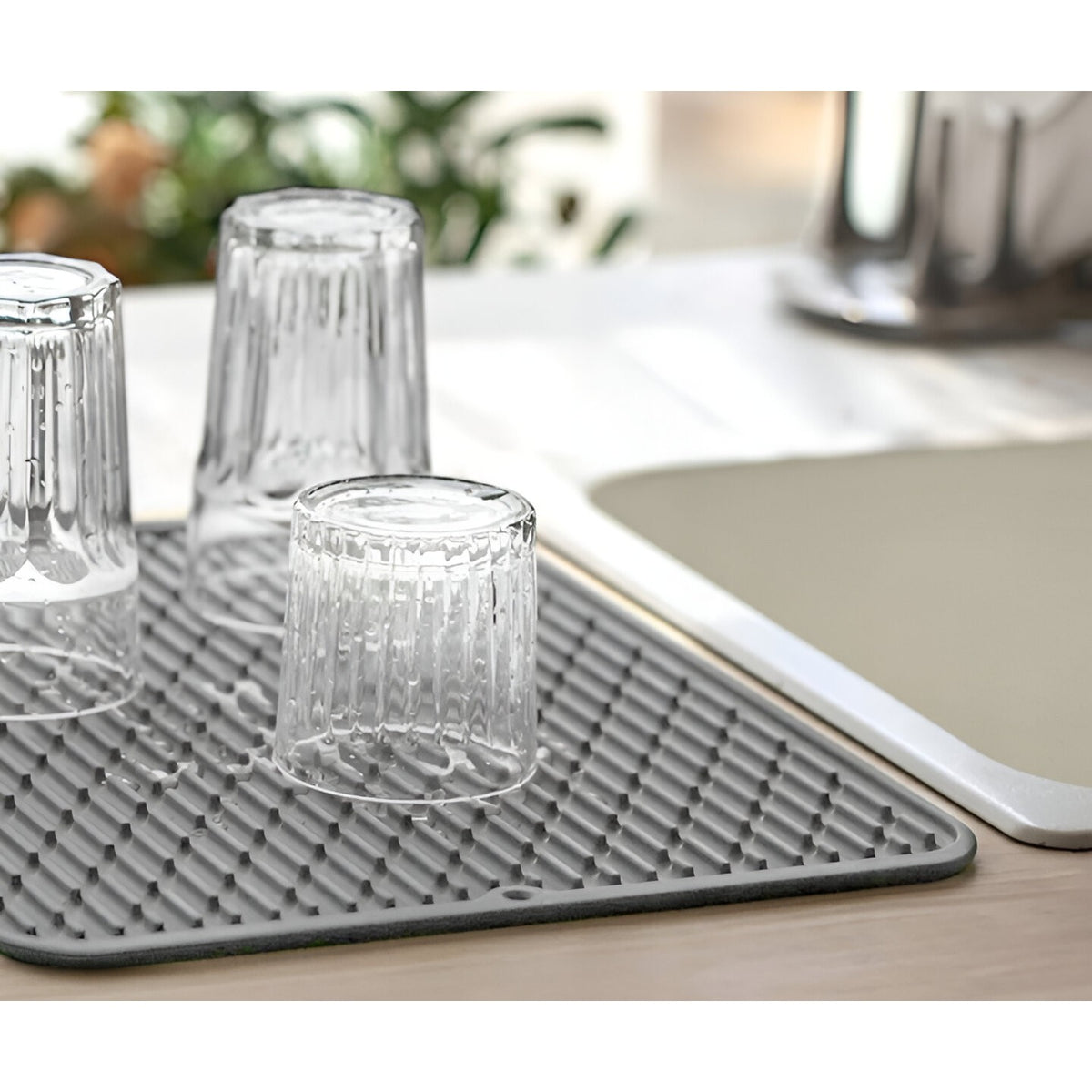 Covoras Scurgere Vase din Silicon, Suport Termorezistent pentru Blat, Material Flexibil si Izolator, 43x32.5 cm, Negru