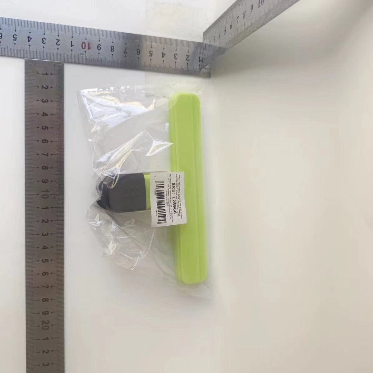 Cleste Multifunctional pentru Sigilarea Pungilor, Clip de Inchidere Ermetica pentru Snacks si Alimente, Plastic Rezistent, 15x7.5 cm, Verde