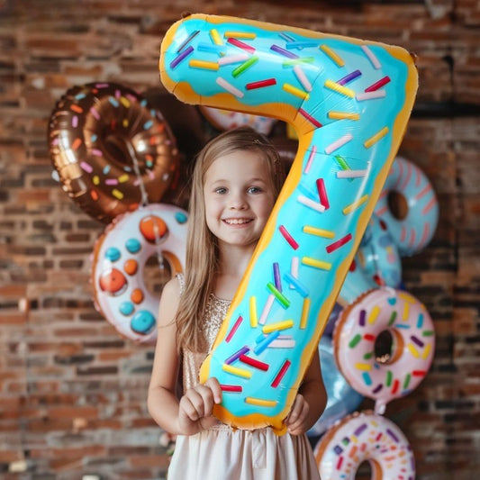 Balon Aniversar Cifra 7, Figurina din Folie Metalizata, Imprimeu Gogosi Candy Bar, Umflare Aer sau Heliu, Inaltime 100 cm, Multicolor