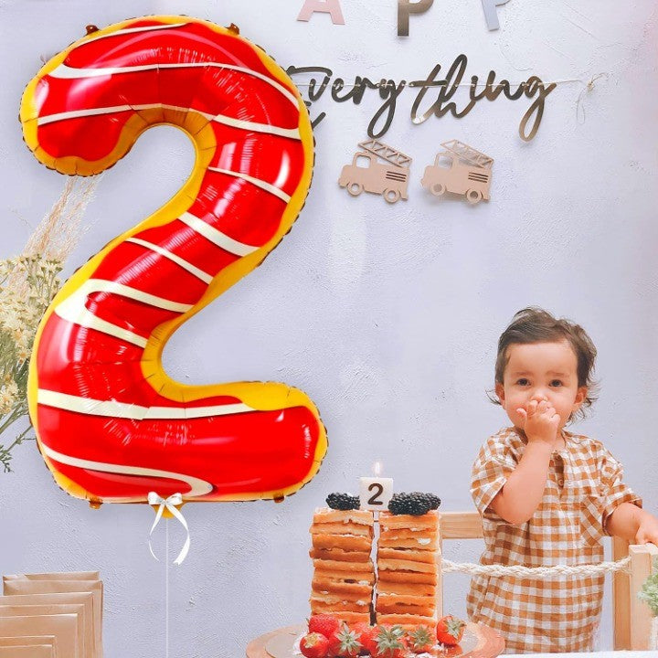 Balon Aniversar Cifra 2, Figurina Gigant din Folie Metalizata, Imprimeu Gogosi Candy Bar, Umflare Aer sau Heliu, 100 cm, Multicolor