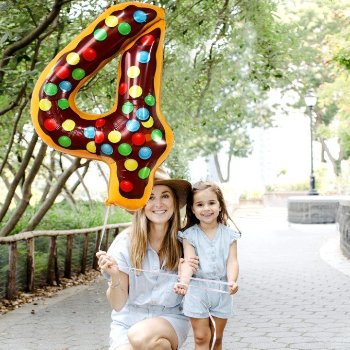 Balon Aniversar Cifra 4 cu Imprimeu Gogosi, Figurina din Folie Metalizata, Decor Petrecere Copii, Umflare Aer sau Heliu, Include Pai, Multicolor, 100 cm