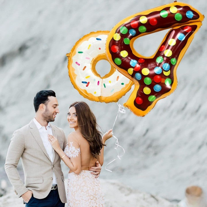 Balon Aniversar Cifra 4 cu Imprimeu Gogosi, Figurina din Folie Metalizata, Decor Petrecere Copii, Umflare Aer sau Heliu, Include Pai, Multicolor, 100 cm
