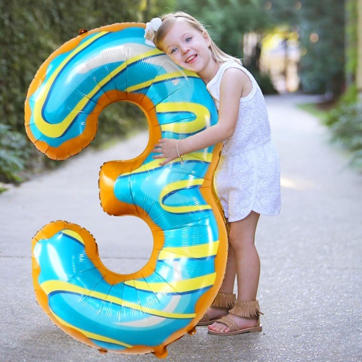 Balon Aniversar Cifra 3, Figurina Gigant din Folie Metalizata, Imprimeu Gogosi, Umflare Aer sau Heliu, 100 cm, Multicolor