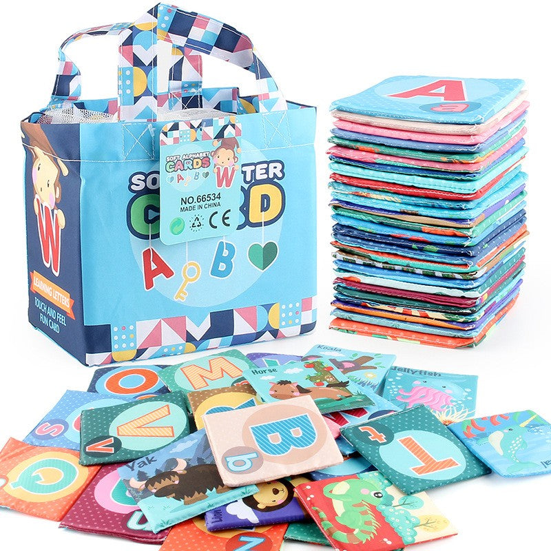 Set 26 Carduri Alfabetice din Panza, Joc Educational Senzorial cu Doua Fete, Litere si Animale, Lavabile, Bumbac Moale, Saculet Depozitare Inclus, Multicolor, 11 x 12 cm