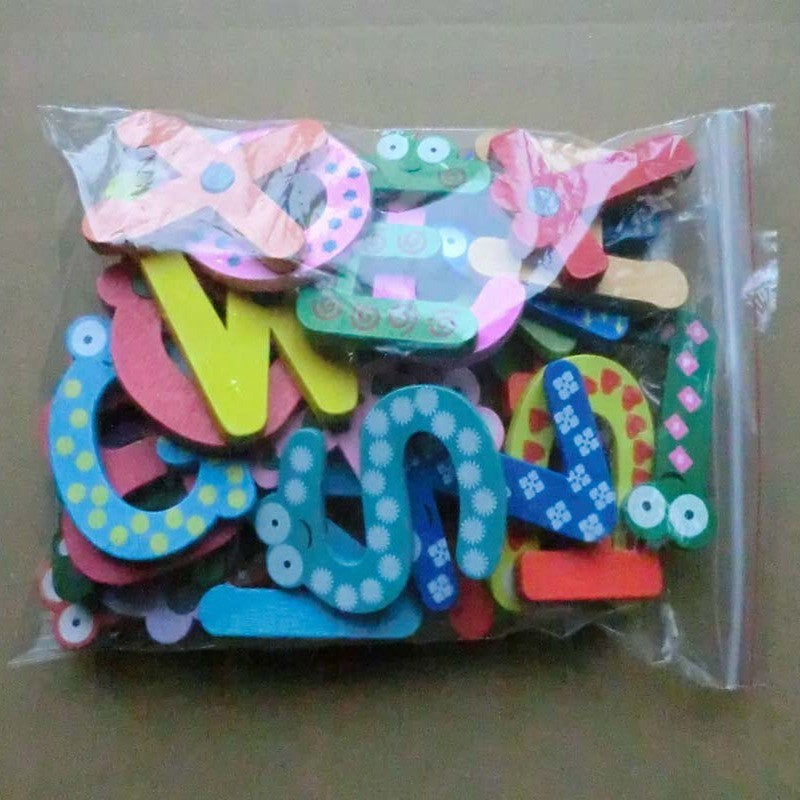 Set Magneti de Frigider pentru Copii, Alfabet A-Z cu Figurine Educative, Litere Majuscule Interactive, Lemn, Multicolor, 26 Piese