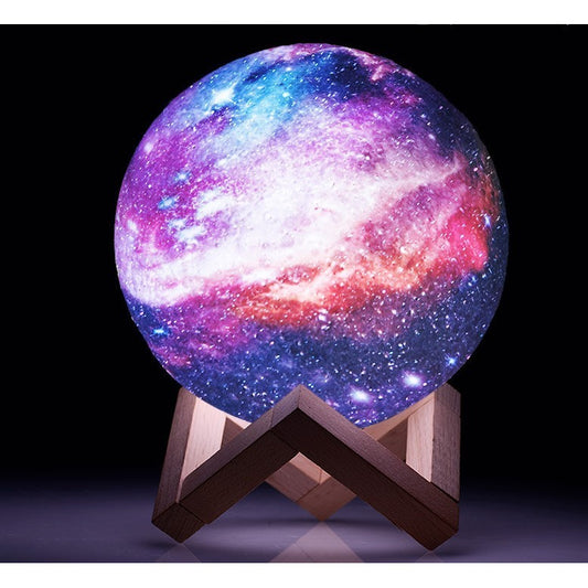 Lampa de Veghe Moon Light, Proiector 3D Luna si Stele, Iluminare Multicolora, Alimentare Baterii, Stand Lemn Inclus, 10 cm