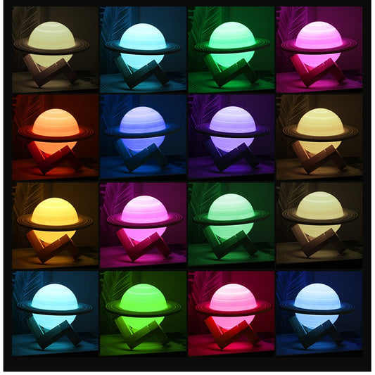 Lampa de Veghe Saturn 3D, Iluminare LED 16 Culori cu Telecomanda, Control Tactil, Suport din Lemn, Alimentare Baterii, 15 cm