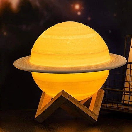 Lampa de Veghe, Model Planeta Saturn 3D, Lumina Alb Cald, Rasina si Suport Plastic, Alimentare Baterii, 13 cm, Alb