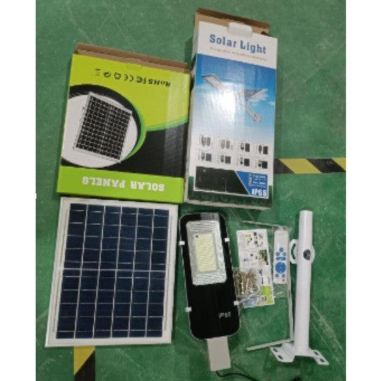 Proiector LED Solar cu Suport Metalic, Lampa Stradala 240 COB LED, 50W, Rezistent la Apa IP65, Senzor de Lumina, Telecomanda si Kit Montaj, Lumina Rece, 38.5 x 14.2 cm