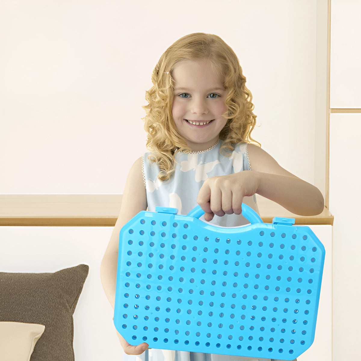 Set Constructie Bormasina Magica, Joc Educativ cu Mozaic si Surubelnita Electrica, Servieta Transport, Plastic, 310 Piese, 31x46 cm, Albastru/Multicolor