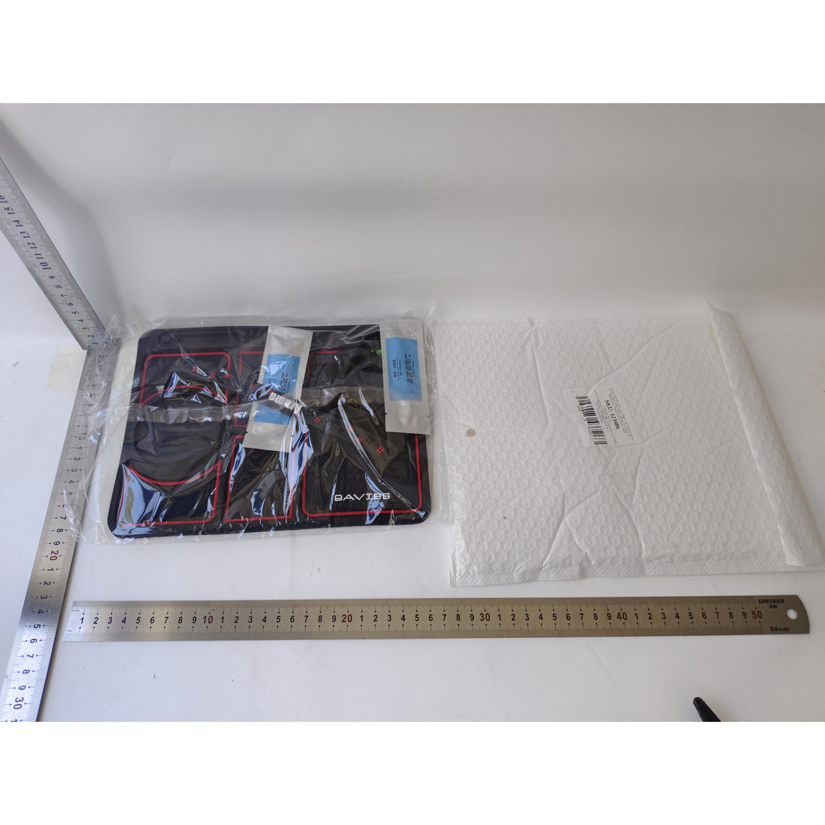 Covoras Auto Antiderapant 4 in 1, Suport Telefon Rotativ 360 Grade, Slot Odorizant si Placuta Numar Parcare, Silicon Universal pentru Bord, Negru