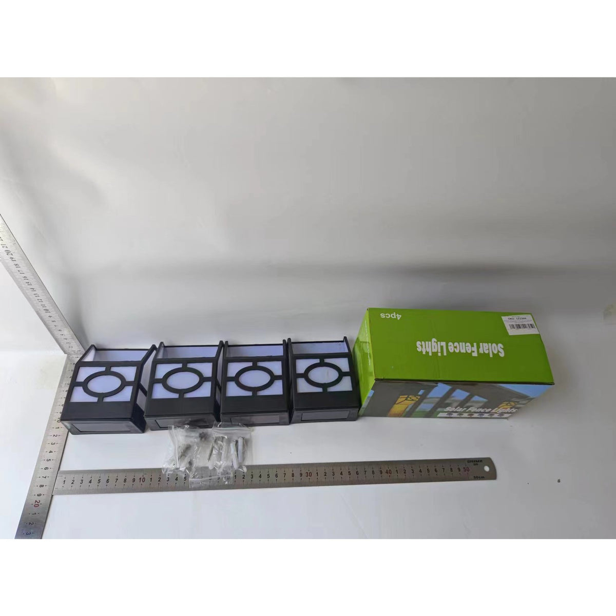Set 4 Lampi Solare LED pentru Gradina, Model Geometric Modern, IP65 Impermeabil, Lumina Alb Rece 6500K, Plastic ABS, 11.8 x 8.6 x 5 cm, Alb/Negru