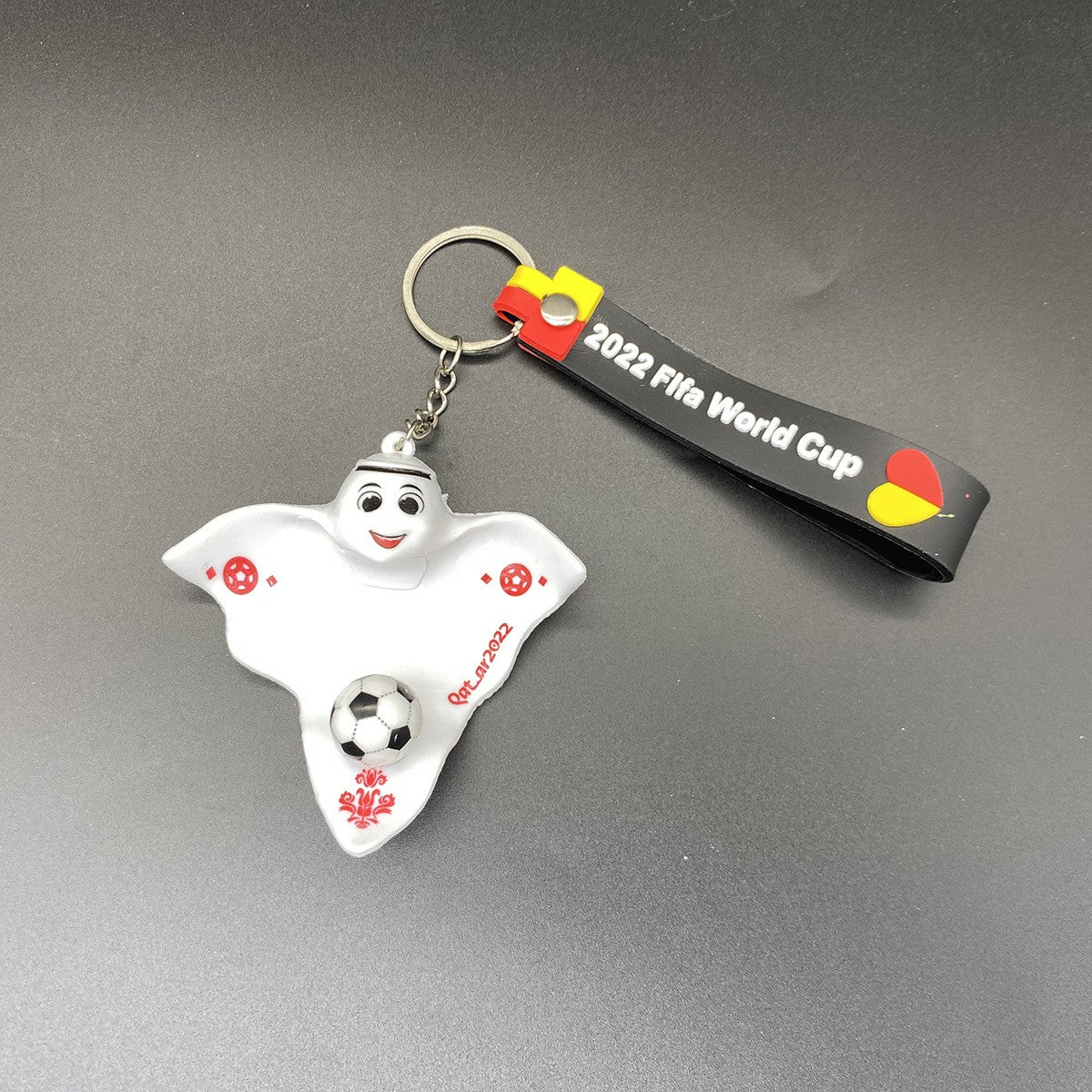 Breloc Mascota Fifa World Cup 2022, Pandantiv Fotbal pentru Chei sau Ghiozdan, Silicon Durabil si Metal, Model Animata, 10.5 x 9.5 cm, Marimea M