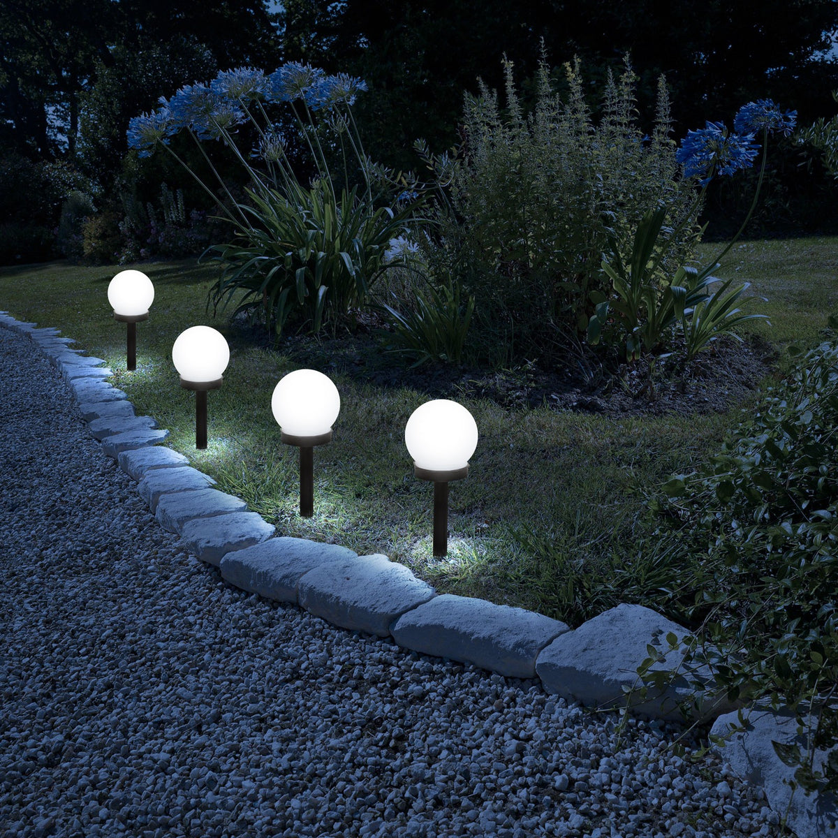 Set 2 Lampi Solare LED Tip Glob, Iluminat Gradina cu Senzor Crepuscular si Tarus Fixare, Plastic ABS, IP44 Rezistent la Apa, Diametru 10 cm, Lumina Alb Rece