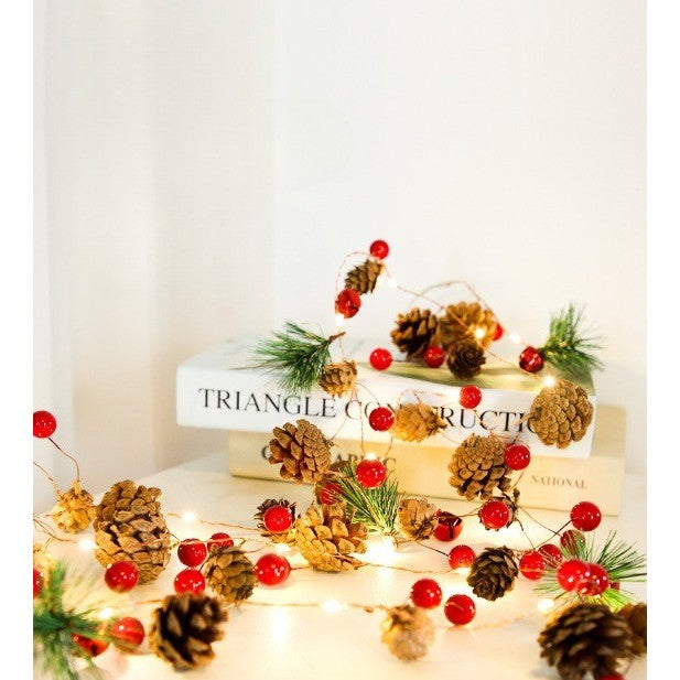 Instalatie Craciun cu 20 LED-uri, Decoratiune cu Ace, Conuri de Pin si Clopotei, Alimentare cu Baterii, Cupru si Plastic, 2 m, Alb Cald